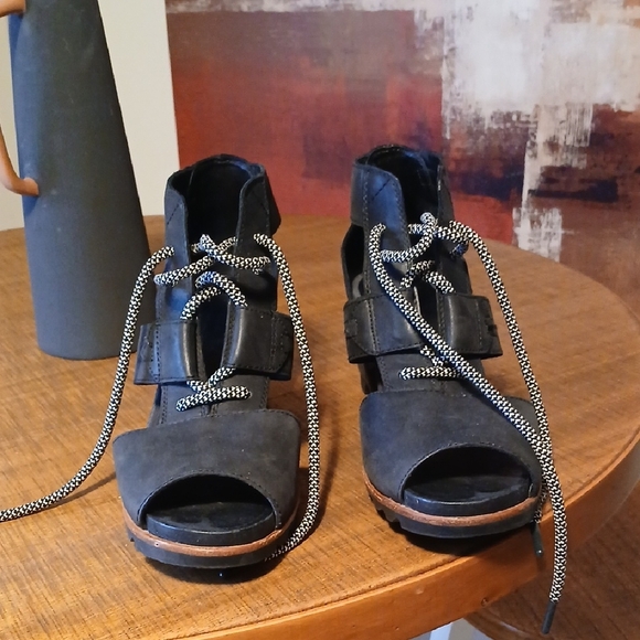 Sorel Black and Tan Lace-Up Wedges - Picture 4 of 6